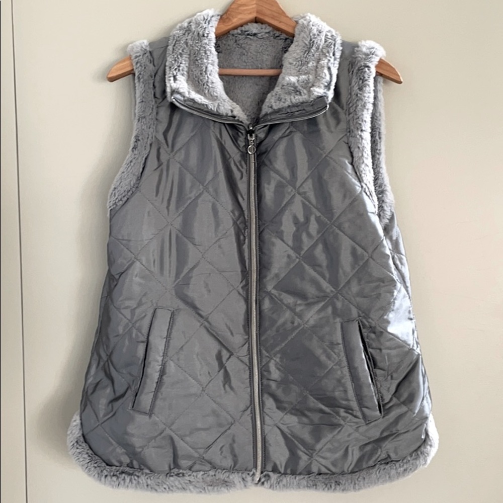 Reversible Silver Gray Quilted Puffer vest Sz M